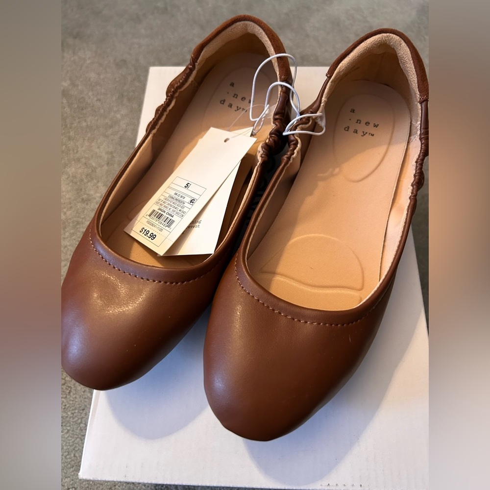 a new day brown Womens flats sz 5 1/2